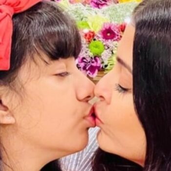Aishwarya Bachchan kiss her daughter